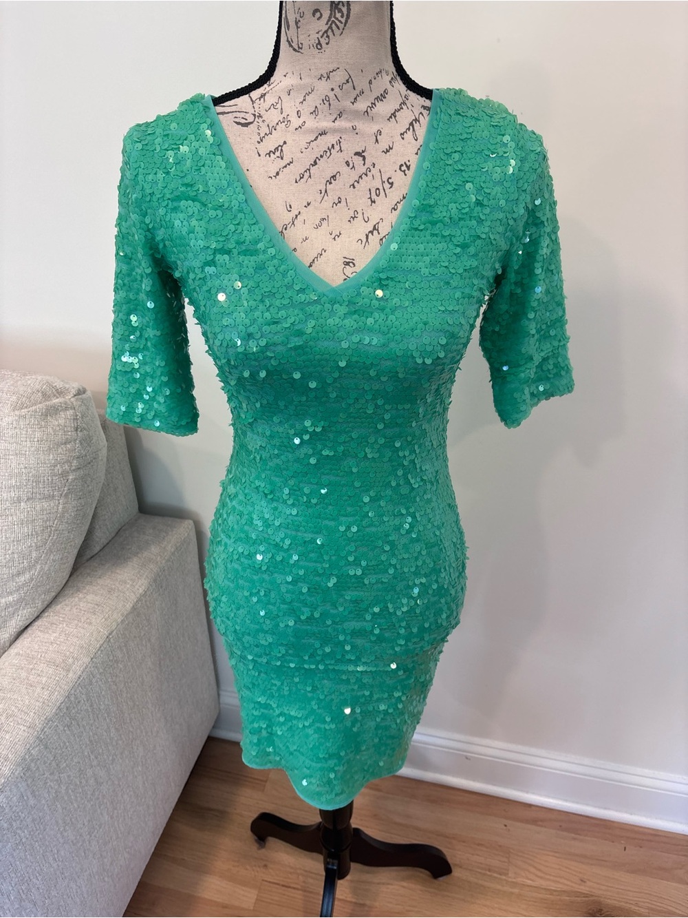 BCBG MAXAZRIA Green Sequin V Neck Bodycon dress size XS